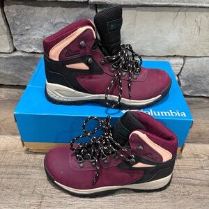 Columbia Newton Ridge Plus Womens Sz 6.5  Marionberry Waterproof Hiking Boots